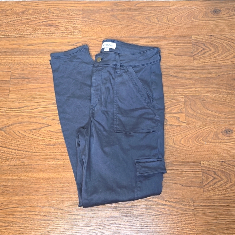 NWOT EVEREVE LARISSA STRETCH CARGO SKINNY GREY